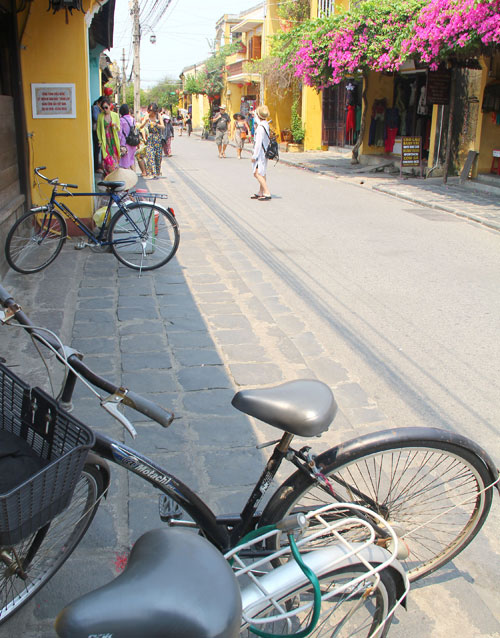 Les vélos sont le moyen de transport le plus populaire auprès des touristes à Hoi An - balade-à-vélo