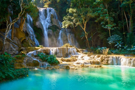 Luang Prabang – Grottes de Pak Ou, Chutes de Khuang Si – Train à grande vitesse vers Vang Vieng 