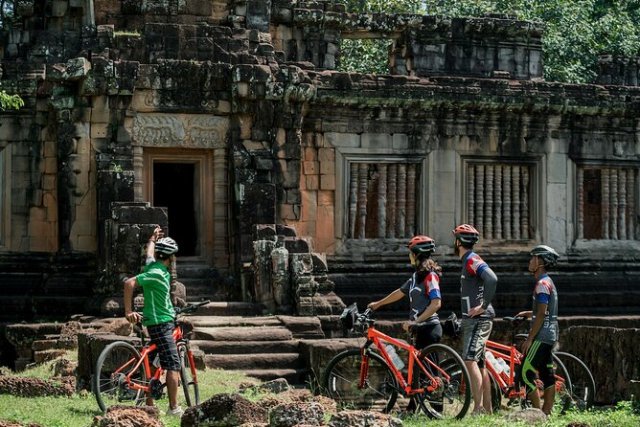 Siem Reap – À vélo, Angkor Zipline, Preah Khan, Neak Paon 