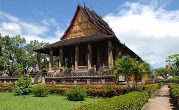 Vientiane – Demi-journée de visite – Train à grande vitesse pour Vang Vieng 