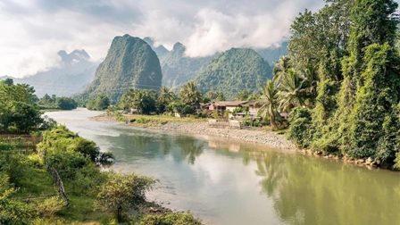 Vang Vieng – Train à grande vitesse vers Vientiane 