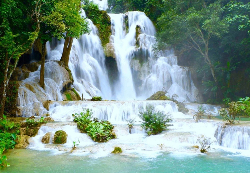 Luang Prabang – Grottes de Pak Ou, Chutes de Kuang Si – Train à grande vitesse pour Vang Vieng